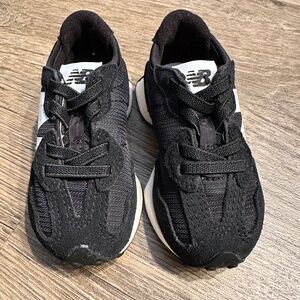 New Balance 327 Toddler Black Sneakers Sz 5 - New in Box!